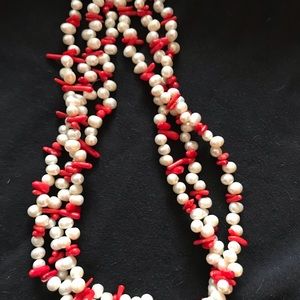 Fun summer necklace in coral and pearl